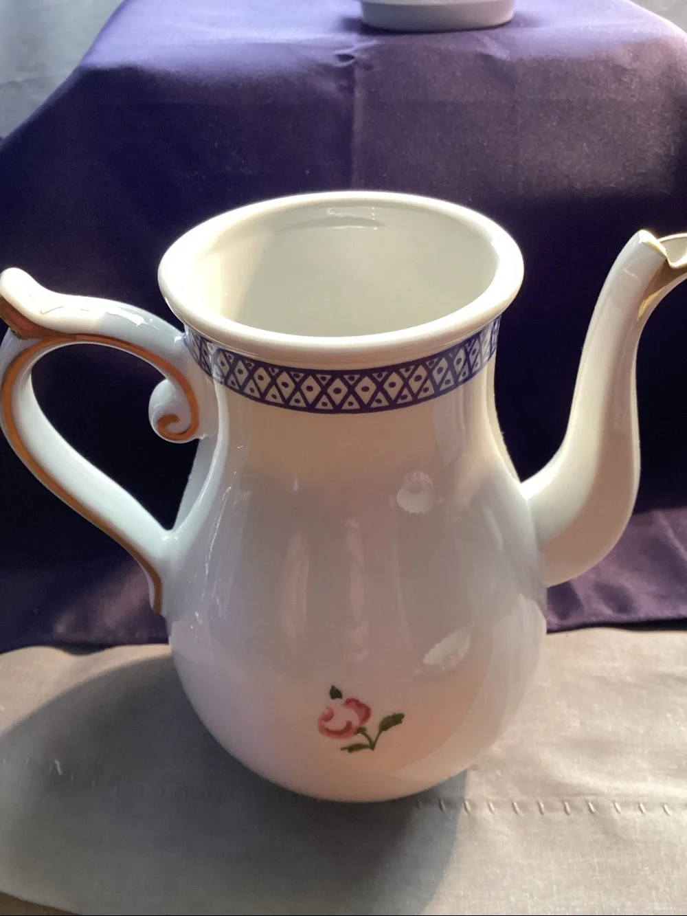 Elizabeth Arden delicate porcelain